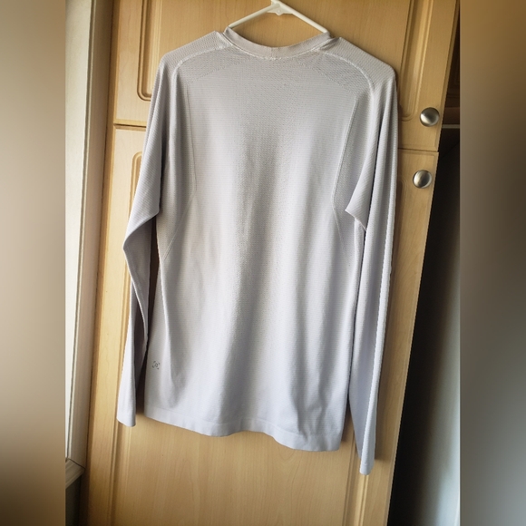 Lululemon Men's Gray Long Sleeve Training Shirt Medium - Picture 7 of 10